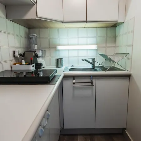 Superb Apt With Large Bay Window