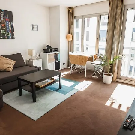 Superb Apt With Large Bay Window Paris